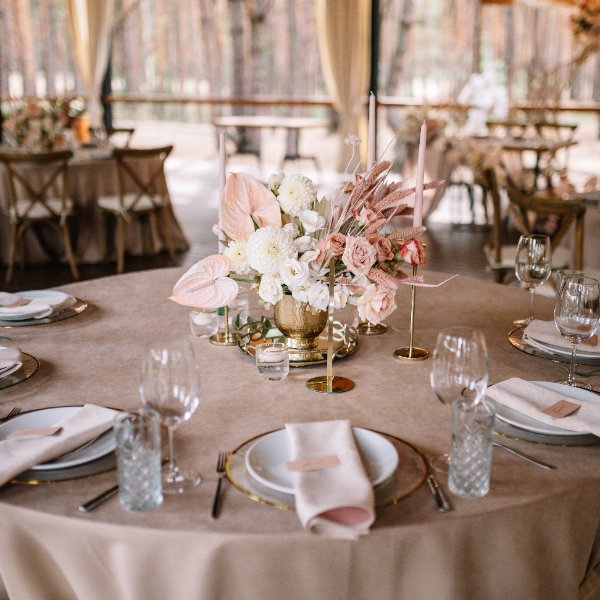 Esküvői dekor Kaposváron romantikus stílus